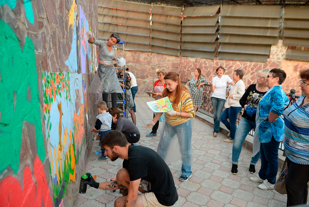 Участники проекта «Серебряное граффити» творили на Красной площади